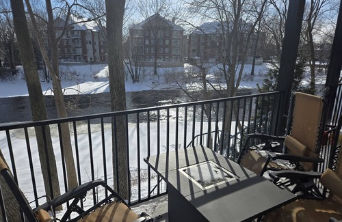 Laval Apartment | Lovely 2 Bedroom Riverside