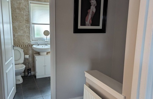 Coatbridge House | Lovely 2 Bedroom Terrace House
