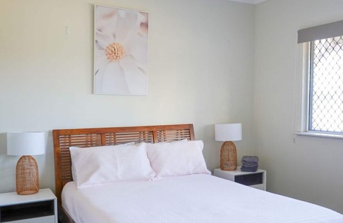 West End Apartment | Lovely 2Bed aprtmnt POOL|Lake Water Views