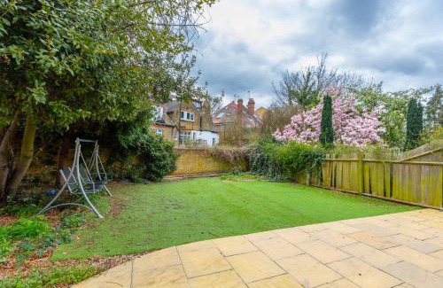 Frognal and Fitzjohns House | Lovely 2BR in peaceful Hampstead, NW London