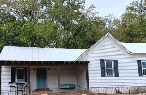 Rogersville Cabin | Lovely 3-bedroom cabin in Rogersville with WiFi access
