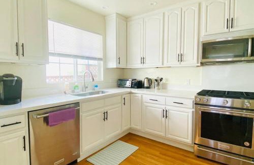 San Bruno House | Lovely 3 bedroom house for 6 people Near SFO SF Bay Area Newly updated