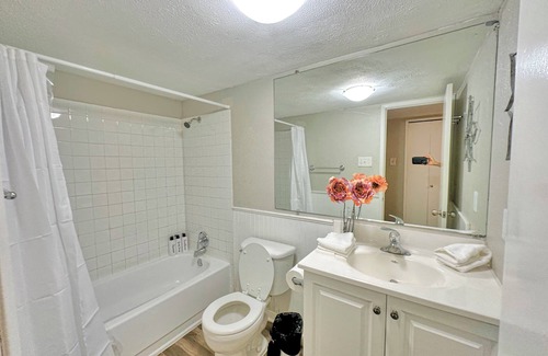 Allen House | Lovely 3-bedroom house with AC and WiFi in Allen