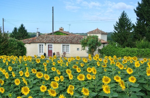 Brossac Cottage | Lovely 3* cottage for 6 with large shared pool and fantastic views