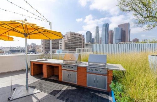 Historic Core Apartment | Lovely 3BR Apt With Balcony And Rooftop Pool Plus Views