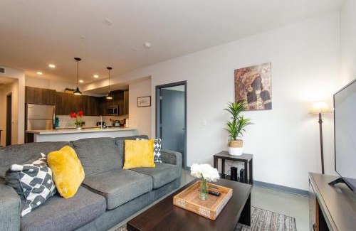 Historic Core Apartment | Lovely 3BR Apt With Balcony And Rooftop Pool Plus Views