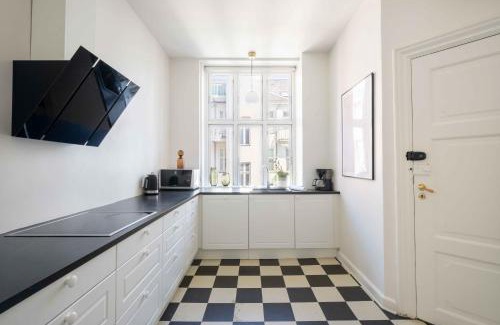 København V Apartment | Lovely 3BR Manor Apartment 5 min from Tivoli Gardens