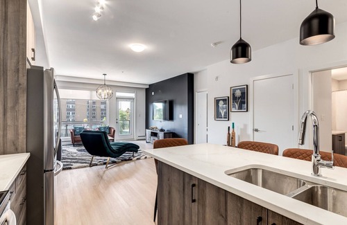 Bridgeland Apartment | Lovely 3BR unit in the heart of Calgary
