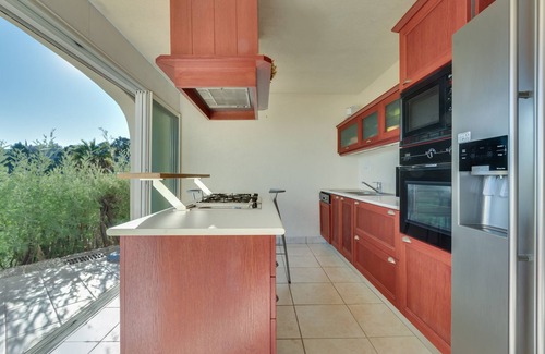 Plage de la Garonnette House | Lovely 4 bedroom villa with Sea view, heated pool at the Golf of St-Tropez