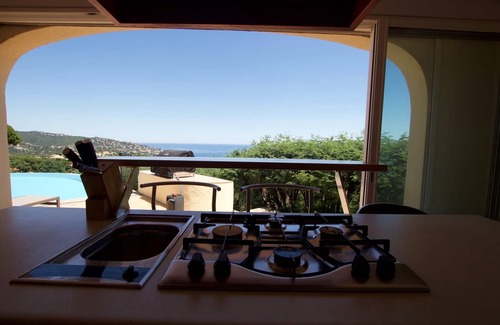 Plage de la Garonnette House | Lovely 4 bedroom villa with Sea view, heated pool at the Golf of St-Tropez