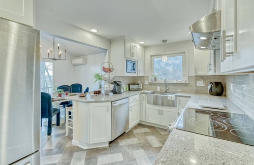 East Irondequoit House | Lovely 4 bedroom house, wooded lot with Bay views. Quiet, conveniently located.