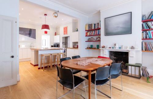 North Kensington Apartment | Lovely 4-Bedroom House near Portobello