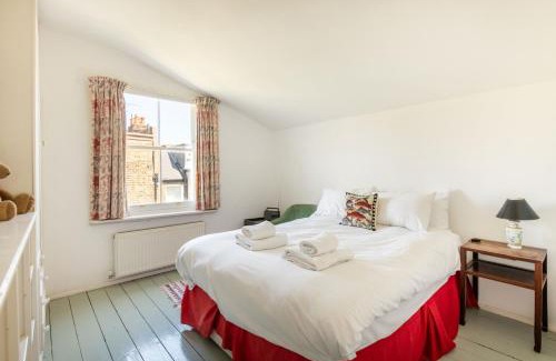 North Kensington Apartment | Lovely 4-Bedroom House near Portobello
