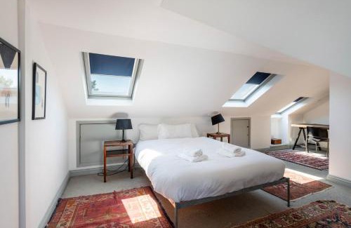 North Kensington Apartment | Lovely 4-Bedroom House near Portobello