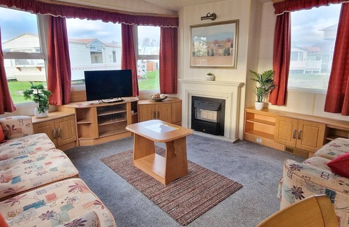 Rampton House | Lovely 4 berth caravan at Manor House Holiday Park ref 86062MH