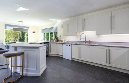 Arbroath House | Lovely 6-bed country house with pool, nr Arbroath