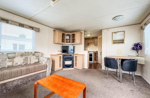 Leysdown-on-Sea House | Lovely 8 berth caravan at Harts Holiday Park in Kent ref 74066B