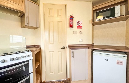Leysdown-on-Sea House | Lovely 8 berth caravan at Harts Holiday Park in Kent ref 74066B