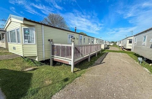 Louth House | Lovely 8 berth caravan with decking at Sunnydale Park, Lincolnshire ref 35091BR