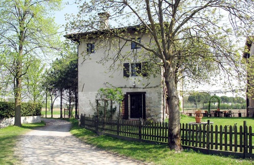 Strassoldo Apartment | Lovely apartment for 2 guests with patio and pets allowed