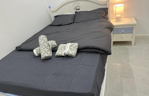 Hinchinbrook House | Lovely and cosy brandnew room if no one book in other 2 rooms you willl stay by yourself in the whole house