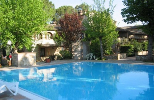 Colle di Val d'Elsa House | Lovely apartment in villa for 6 people with pool, TV, patio, pets allowed and parking