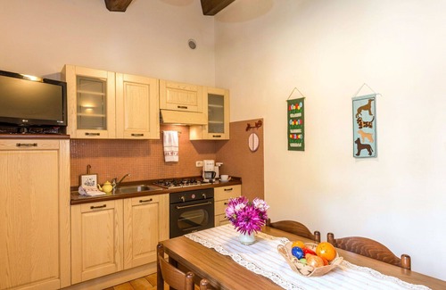 Popoltaio-Schiacciato Villa | Lovely apartment in villa for 4 guests with pool, WIFI, A/C, TV and terrace
