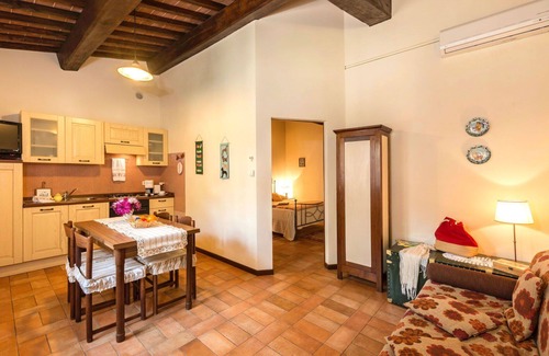 Popoltaio-Schiacciato Villa | Lovely apartment in villa for 4 guests with pool, WIFI, A/C, TV and terrace