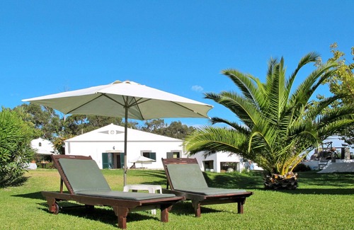 Moncarapacho e Fuseta House | Lovely apartment in villa for 3 guests with A/C, WIFI, pool, TV, terrace and parking