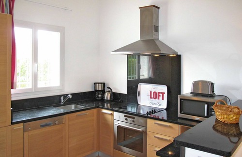 La Rouviere Apartment | Lovely apartment for 6 guests with A/C, WIFI, pool, TV, patio and pets allowed