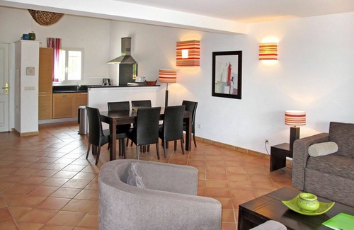 La Rouviere Apartment | Lovely apartment for 6 guests with WIFI, pool, A/C, TV, patio and pets allowed