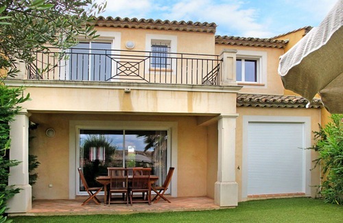 La Rouviere Apartment | Lovely apartment for 6 guests with WIFI, pool, A/C, TV, patio and pets allowed