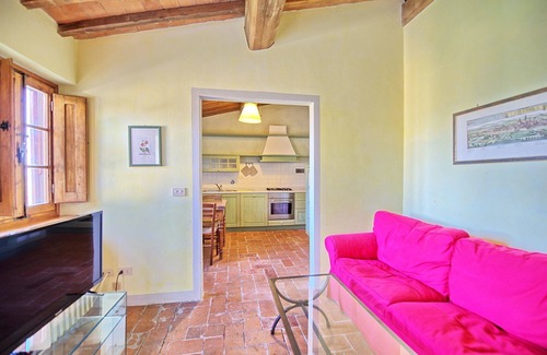 San Casciano in Val di Pesa Apartment | Lovely apartment with WIFI, pool, TV, pets allowed and panoramic view, close to Greve In Chianti