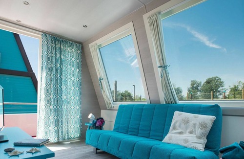 Lignano Sabbiadoro House | Lovely apartment in villa for 6 people with A/C, WIFI, pool, TV, terrace, pets allowed and parking