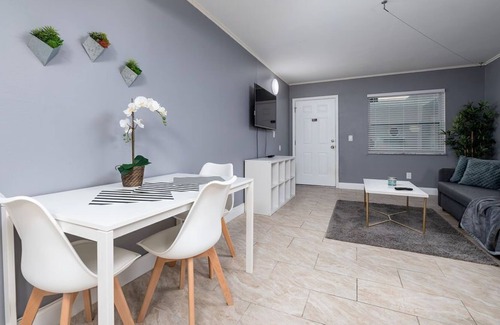 Coral Heights Apartment | ☀☼☀☼☀☼Lovely, Apartment 5Min Away From The Beach!☀☼☀☼☀☼