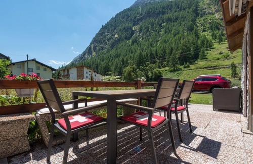 Saas Almagell Apartment | Lovely apartment for 5 people with WIFI, TV and balcony