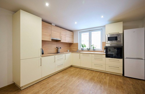 Desna Apartment | Lovely apartment for 4 guests with WIFI, pool, TV and patio