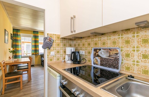 Sehestedt Apartment | Lovely apartment for 4 people with WIFI, TV, terrace, pets allowed and parking