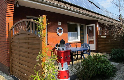 Sehestedt Apartment | Lovely apartment for 4 people with WIFI, TV, terrace, pets allowed and parking