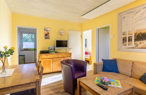Sehestedt Apartment | Lovely apartment for 4 guests with WIFI, TV, terrace, pets allowed and parking