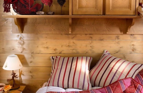 Tignes Apartment | Lovely apartment for 8 guests with pool, WIFI, hot tub, TV, balcony, pets allowed and parking