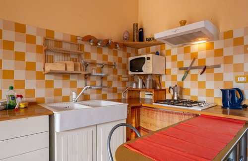 Cortemilia Apartment | Lovely apartment for 6 guests with pool, WIFI, TV, terrace and pets allowed