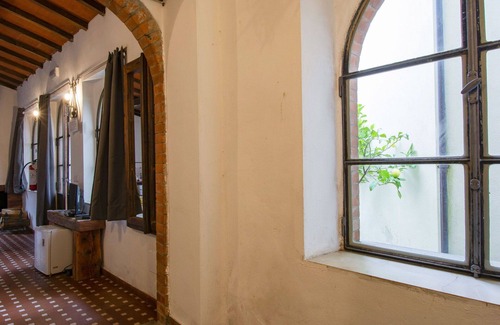 Barga Apartment | Lovely apartment for 2 people with private pool, TV, patio and pets allowed