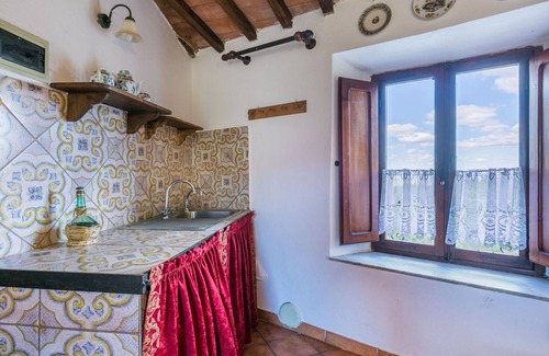 Casciano di Murlo Apartment | Lovely apartment for 2 people with WIFI, TV, terrace, panoramic view and parking