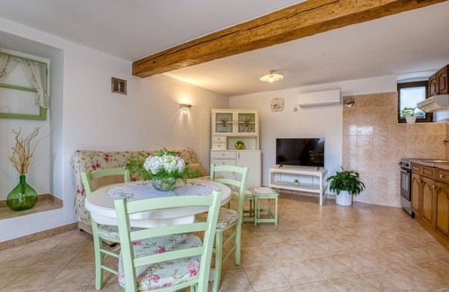 Rukavac Apartment | Lovely apartment for 3 guests with WIFI, A/C and TV