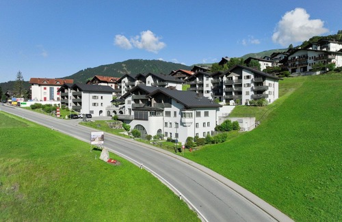Falera Apartment | Lovely apartment for 4 guests with WIFI, pool, TV, balcony, pets allowed, panoramic view and par.
