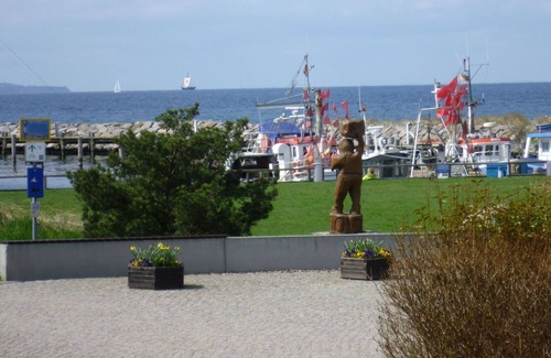 Gollwitz Apartment | Lovely apartment for 4 guests with WIFI, TV, balcony and parking