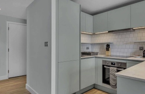 Wembley Park Apartment | Lovely apartment for 4 people with WIFI, TV and terrace