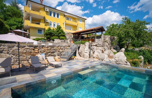 Kastav Apartment | Lovely apartment for 4 people with A/C, WIFI, pool, TV, terrace and panoramic view