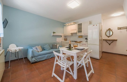 Pignone Apartment | Lovely apartment for 4 people with WIFI, pool, TV, terrace and parking